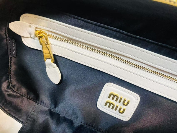 スーパーコピーブランドバッグ素材ディテール